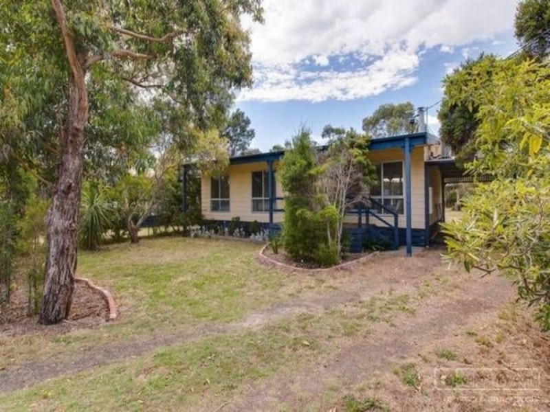 33 Churchill Drive, Cowes VIC 3922
