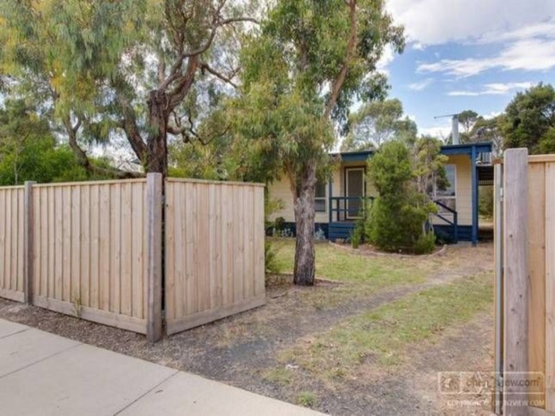 33 Churchill Drive, Cowes VIC 3922