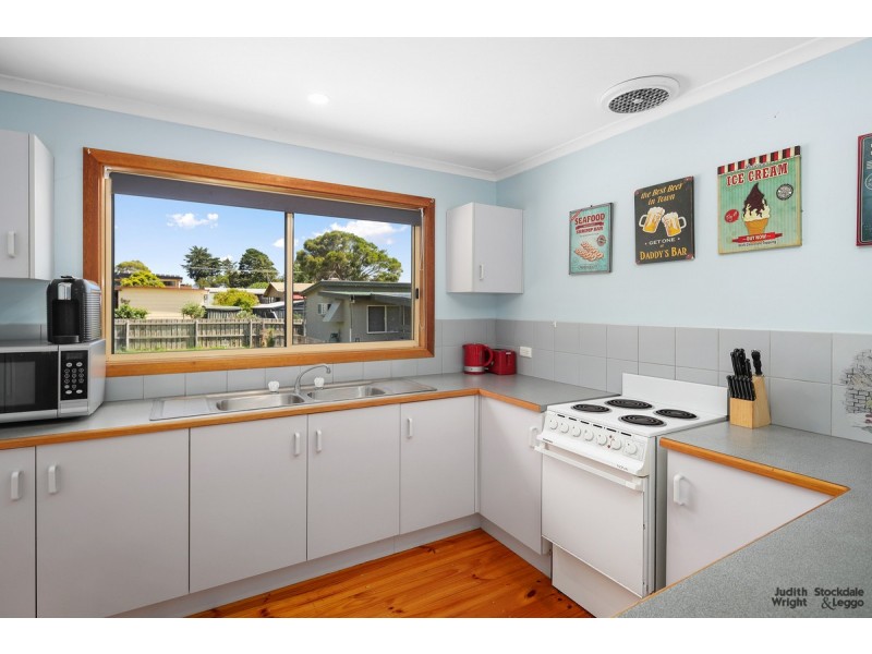9 Rita Avenue, Cowes VIC 3922