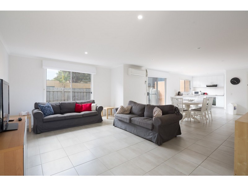 2/27 Jenner Avenue, Cowes VIC 3922