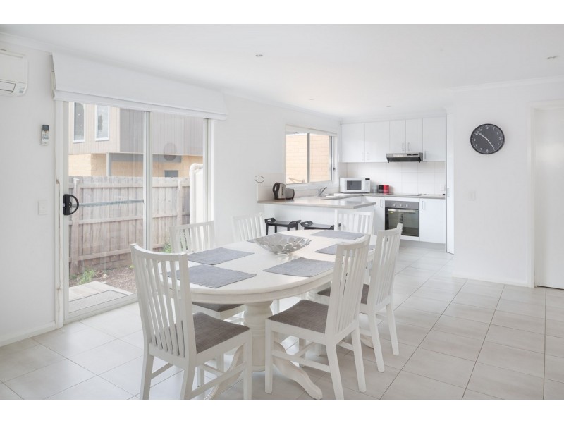 2/27 Jenner Avenue, Cowes VIC 3922