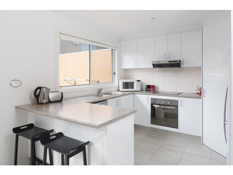 2/27 Jenner Avenue, Cowes VIC 3922