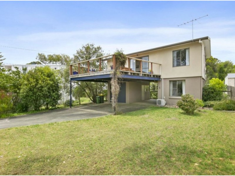 1 Sunseeker Court, Cowes VIC 3922