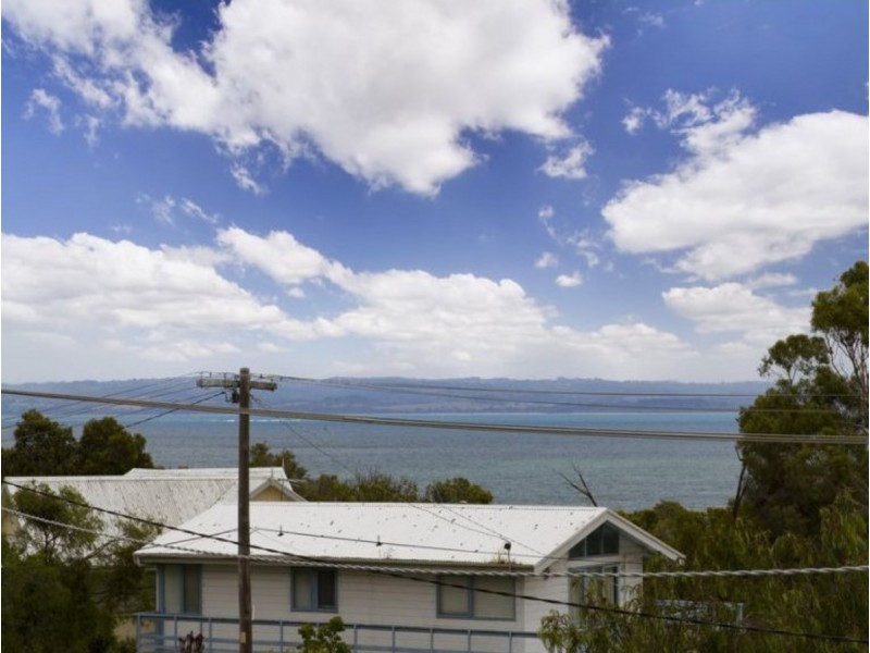 1 Sunseeker Court, Cowes VIC 3922
