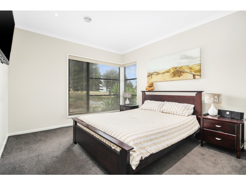 1 Curlew Way, Cowes VIC 3922