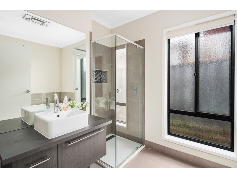 1 Curlew Way, Cowes VIC 3922