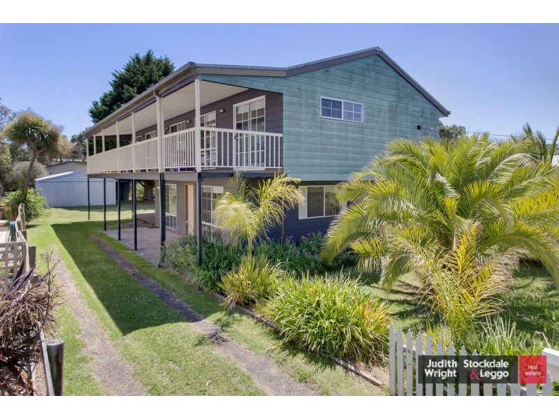 104 Scenic Drive, Cowes VIC 3922