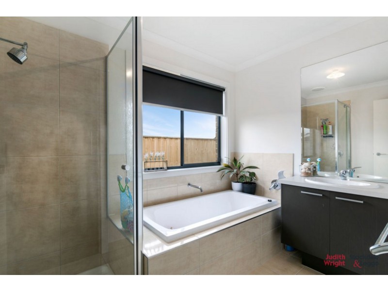 15 Elvington Avenue, Cowes VIC 3922