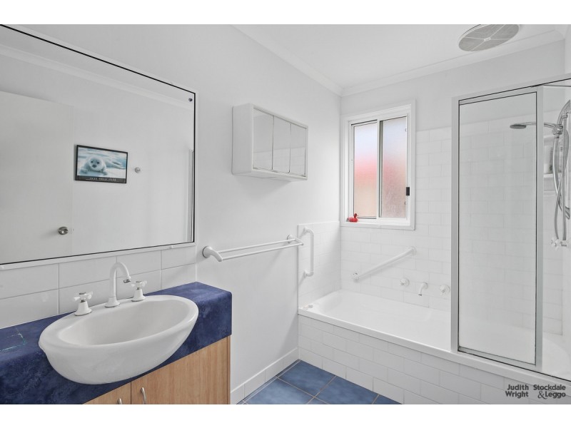 18 Mountain View Avenue, Ventnor VIC 3922