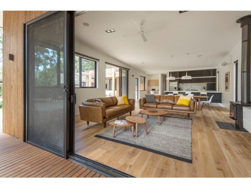 8 Woodland Avenue, Silverleaves VIC 3922