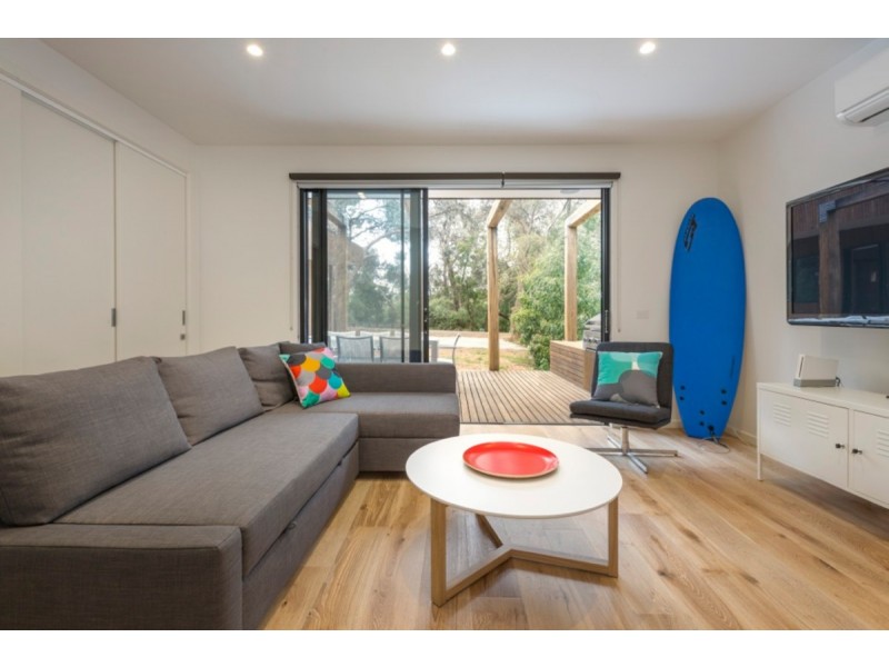 8 Woodland Avenue, Silverleaves VIC 3922