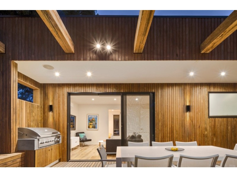 8 Woodland Avenue, Silverleaves VIC 3922