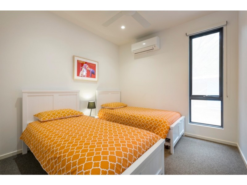 8 Woodland Avenue, Silverleaves VIC 3922