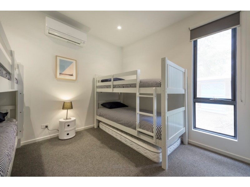 8 Woodland Avenue, Silverleaves VIC 3922