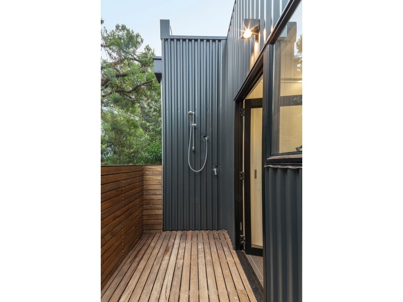 8 Woodland Avenue, Silverleaves VIC 3922