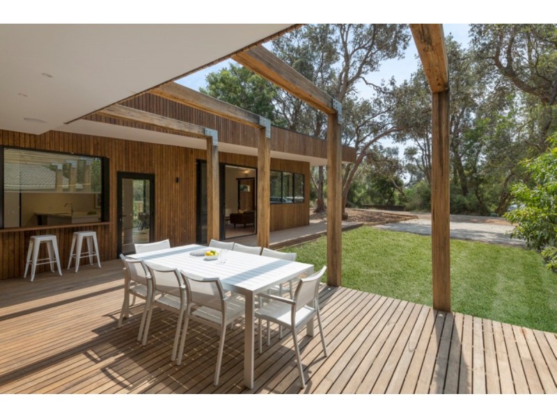 8 Woodland Avenue, Silverleaves VIC 3922