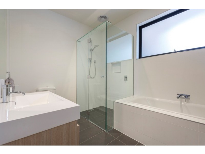 8 Woodland Avenue, Silverleaves VIC 3922