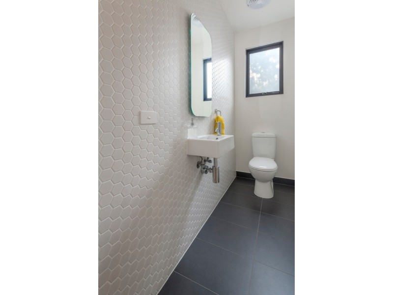 8 Woodland Avenue, Silverleaves VIC 3922