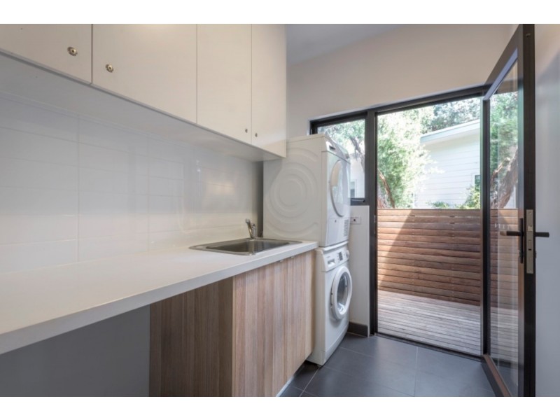 8 Woodland Avenue, Silverleaves VIC 3922