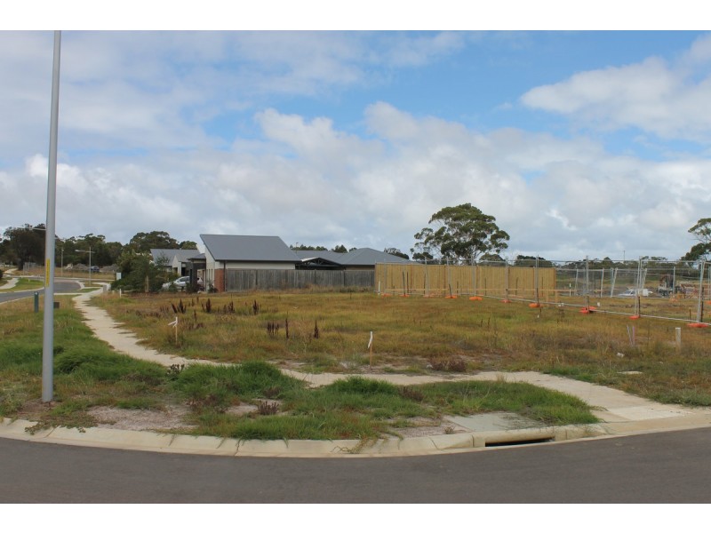 15 Whimbrel Way, Cowes VIC 3922