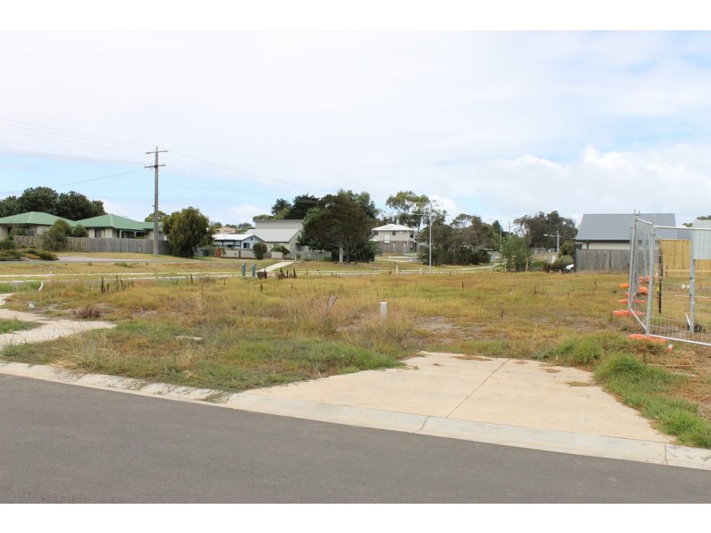 15 Whimbrel Way, Cowes VIC 3922