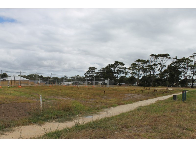 15 Whimbrel Way, Cowes VIC 3922