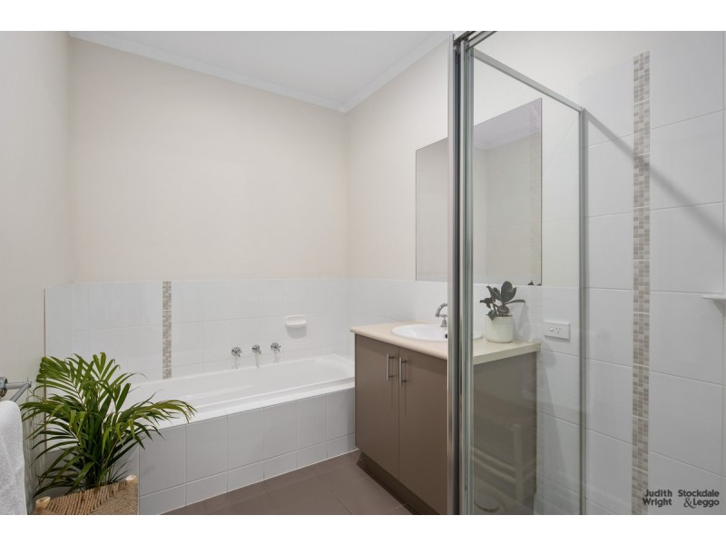 12 Echidna Grove, Cowes VIC 3922