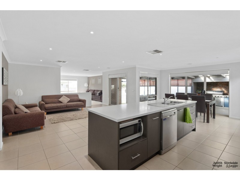 11 Dianella Way, Cowes VIC 3922