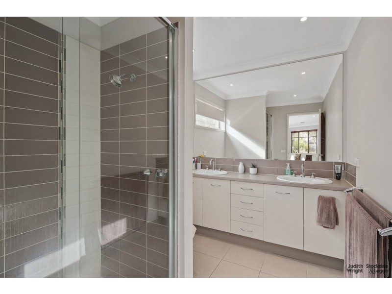 11 Dianella Way, Cowes VIC 3922