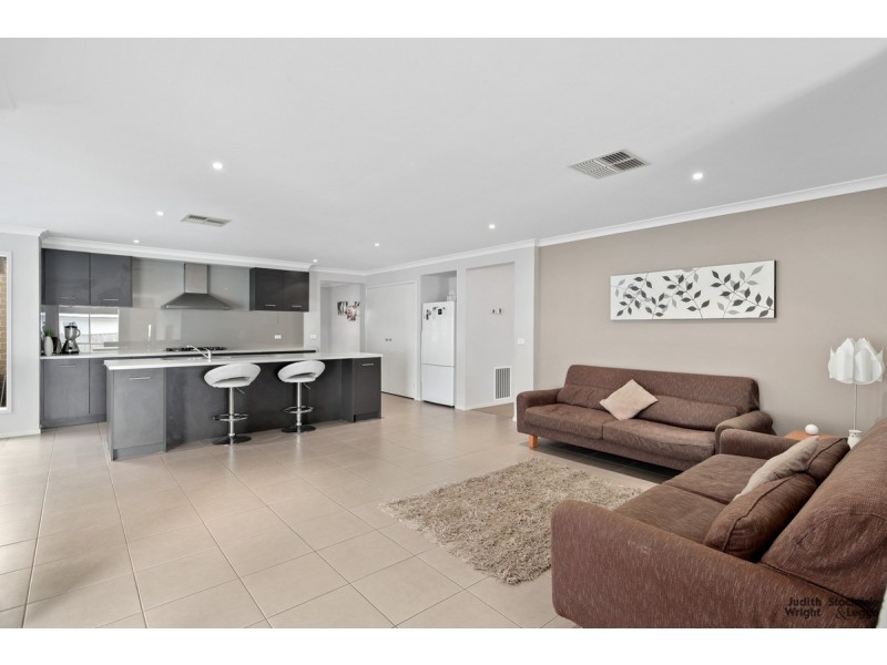 11 Dianella Way, Cowes VIC 3922