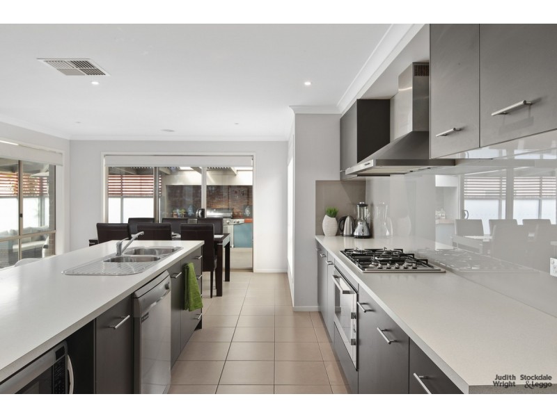 11 Dianella Way, Cowes VIC 3922