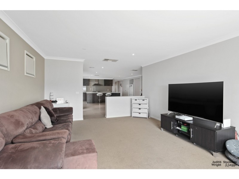 11 Dianella Way, Cowes VIC 3922