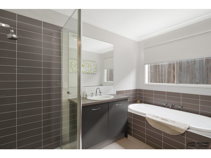 11 Dianella Way, Cowes VIC 3922