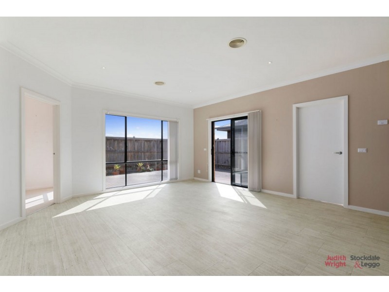 7 Whimbrel Way, Cowes VIC 3922