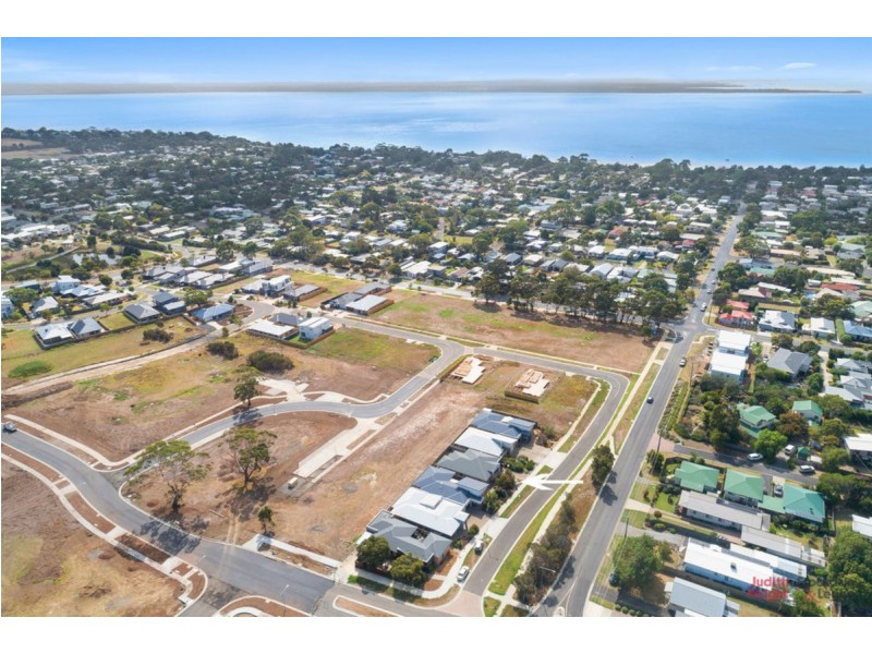 7 Whimbrel Way, Cowes VIC 3922