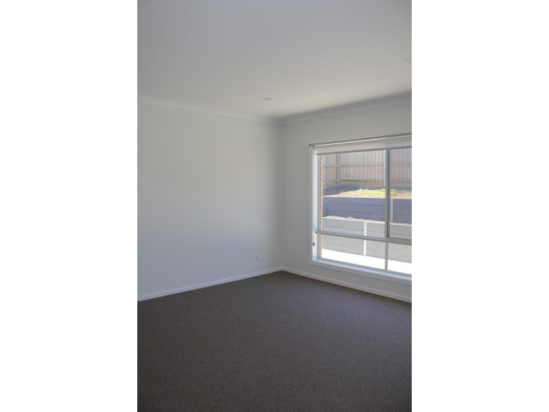 8 Norfolk Rise, San Remo VIC 3925