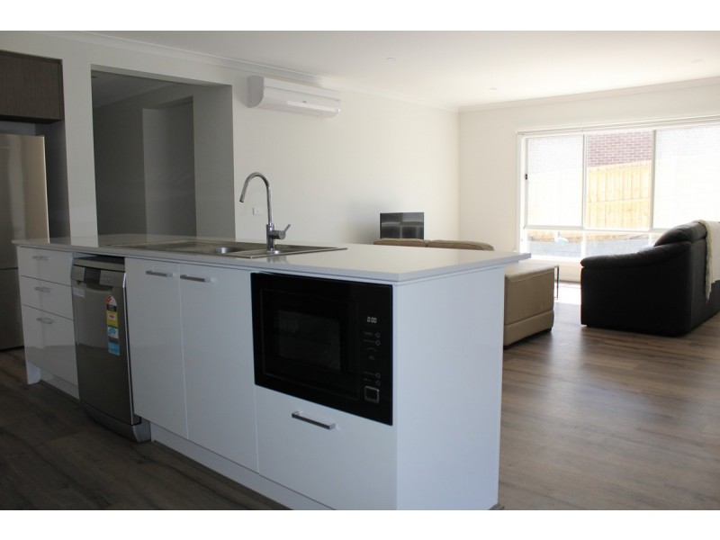 8 Norfolk Rise, San Remo VIC 3925