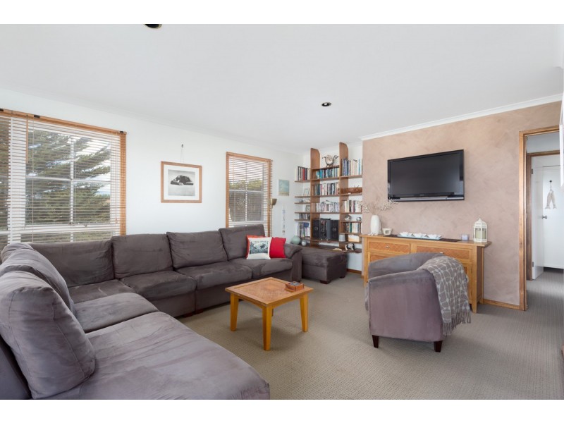 2 Seaview Crescent, Surf Beach VIC 3922