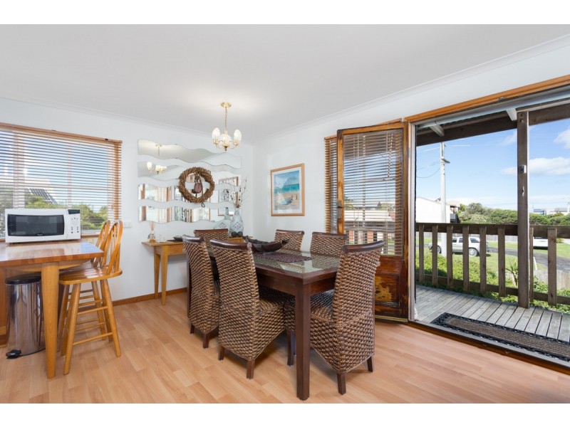 2 Seaview Crescent, Surf Beach VIC 3922