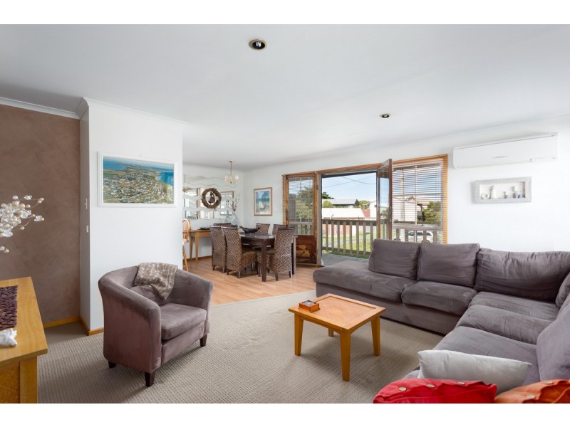 2 Seaview Crescent, Surf Beach VIC 3922