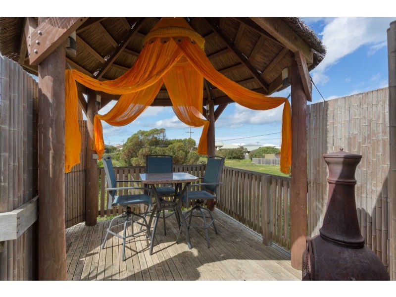2 Seaview Crescent, Surf Beach VIC 3922