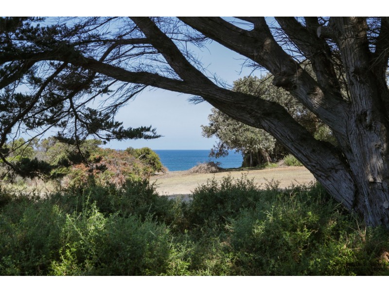5 Beach Court, Smiths Beach VIC 3922