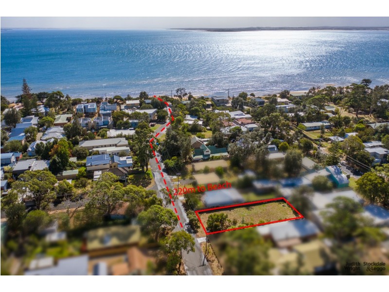 19 Broughton Avenue, Cowes VIC 3922