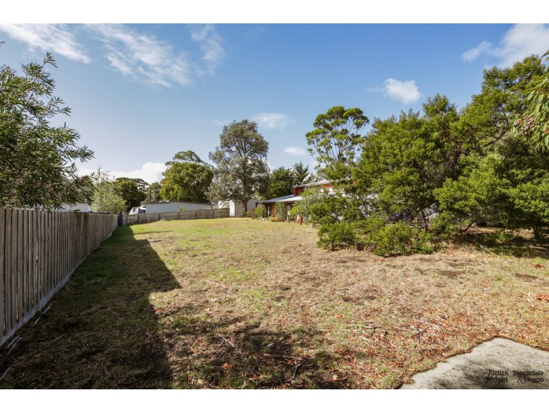 19 Broughton Avenue, Cowes VIC 3922