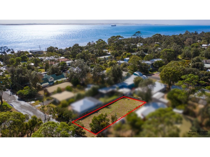 19 Broughton Avenue, Cowes VIC 3922