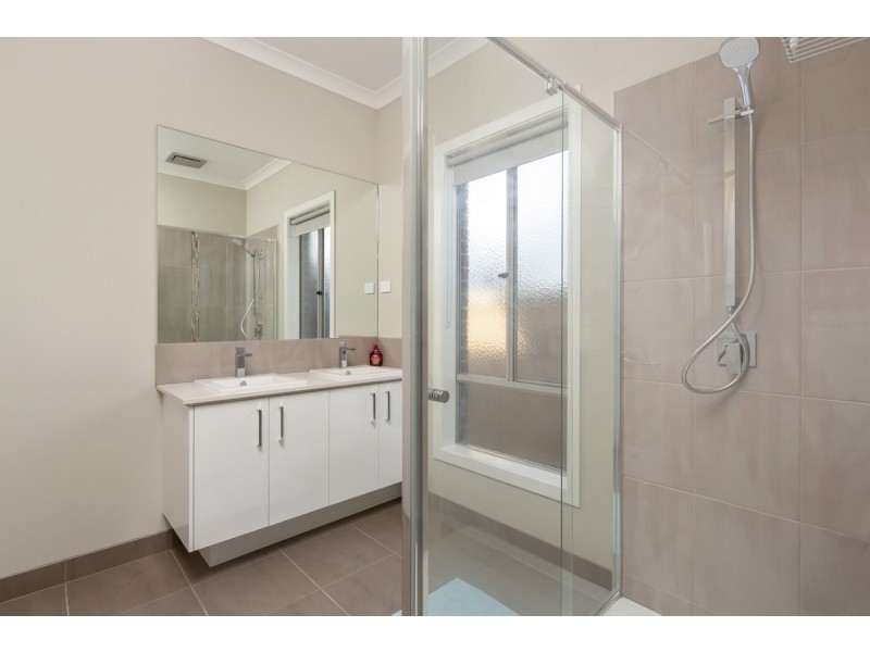 15 Curlew Way, Cowes VIC 3922