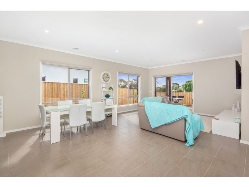 15 Curlew Way, Cowes VIC 3922