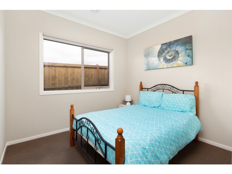 15 Curlew Way, Cowes VIC 3922