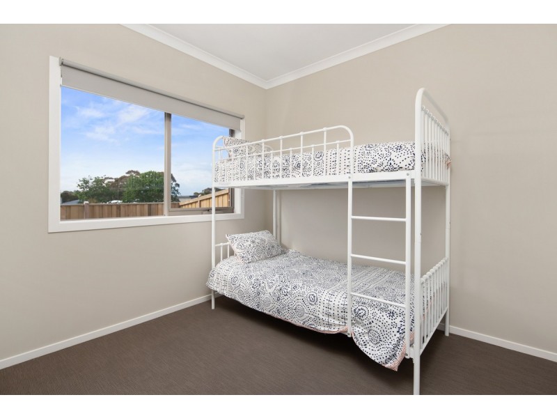 15 Curlew Way, Cowes VIC 3922