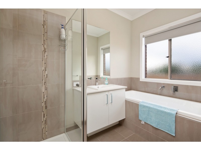 15 Curlew Way, Cowes VIC 3922